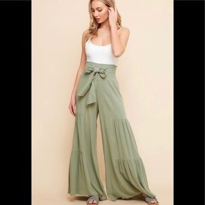 NWT Saints & Hearts Colette Tier Wide Pants Small